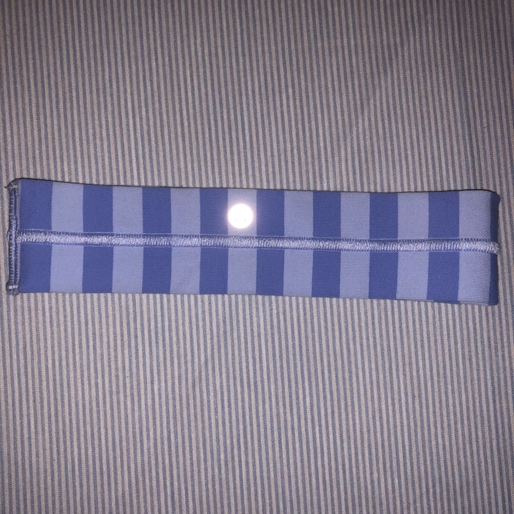 Lululemon Headband NWOT blue on blue print OS